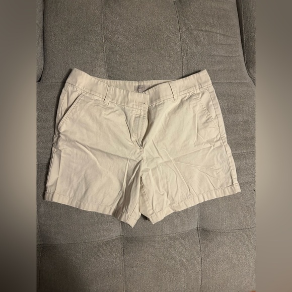 LOFT Cream Buttoned Shorts - Picture 1 of 2